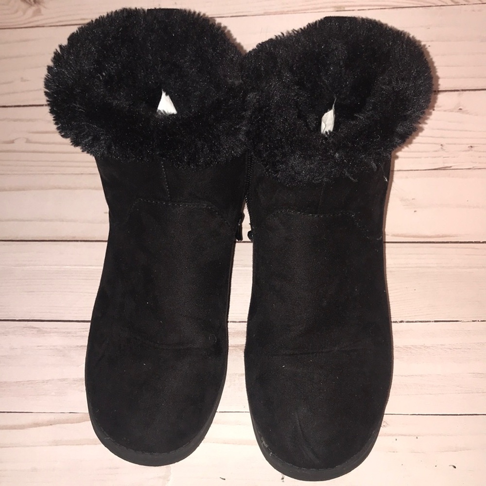 Girls Fur-lined boots, Size 3